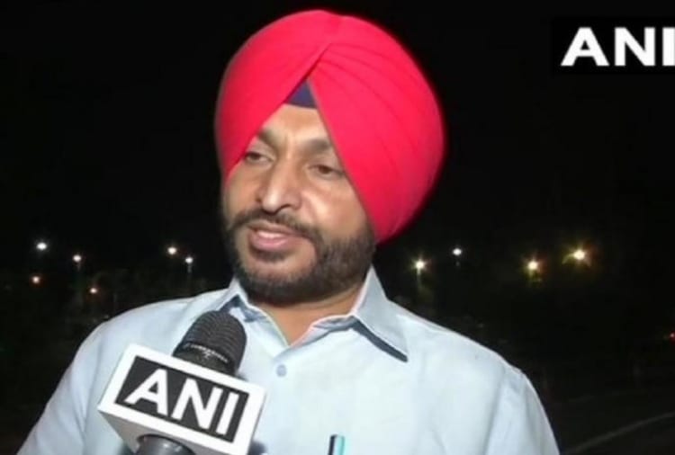 Congress MP Ravneet Singh target on Farmer Leader on FB live