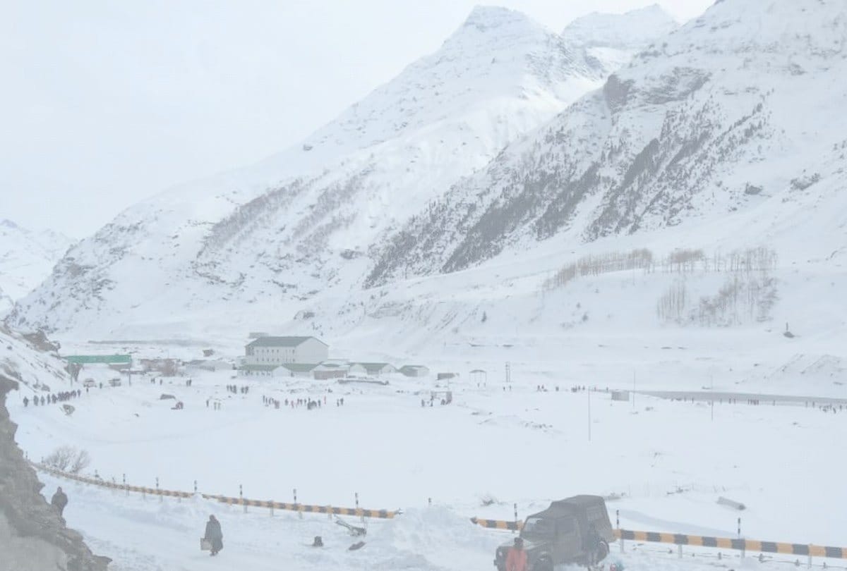himachal tourist news: Tourists in North Portal of Atal Tunnel, had fun in SolangNala manali