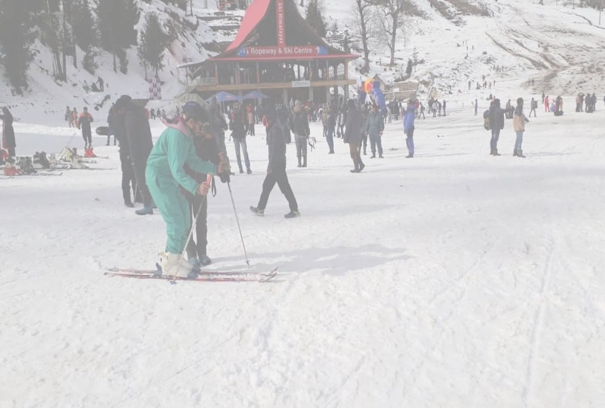 himachal tourist news: Tourists in North Portal of Atal Tunnel, had fun in SolangNala manali