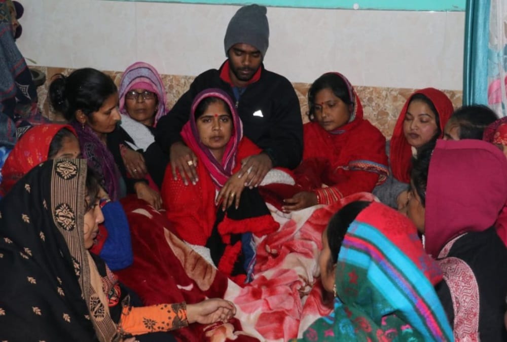 Uttarakhand: Martyred Kumaon Regiment Havildar Mukesh Kumar Funeral in kashipur Family Emotional Photos