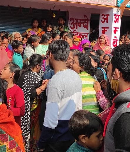 As soon as the dead body arrived, there was an outcry in Shoratgarh and Gauhania
