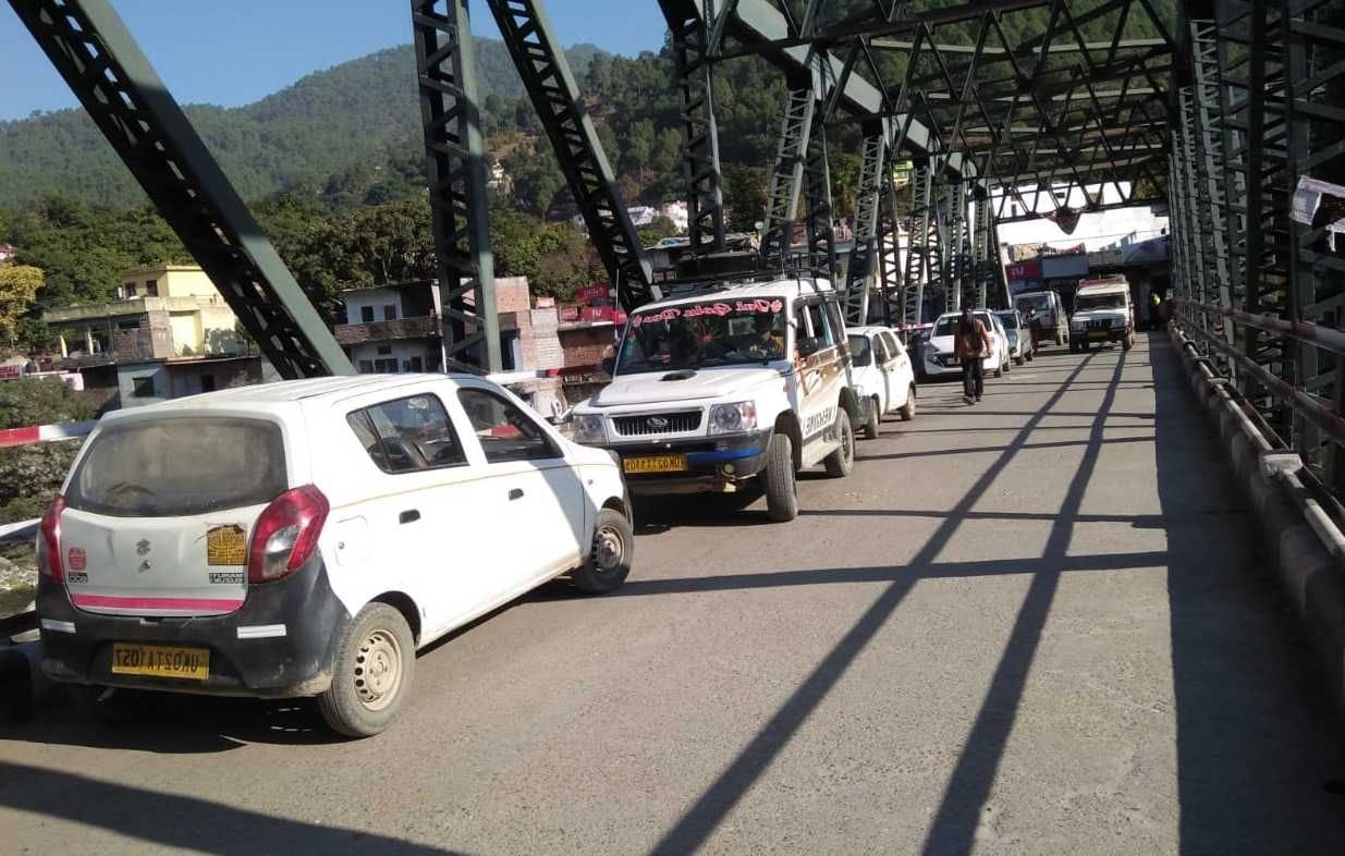 Who gave permission to park vehicle on Saryu bridge