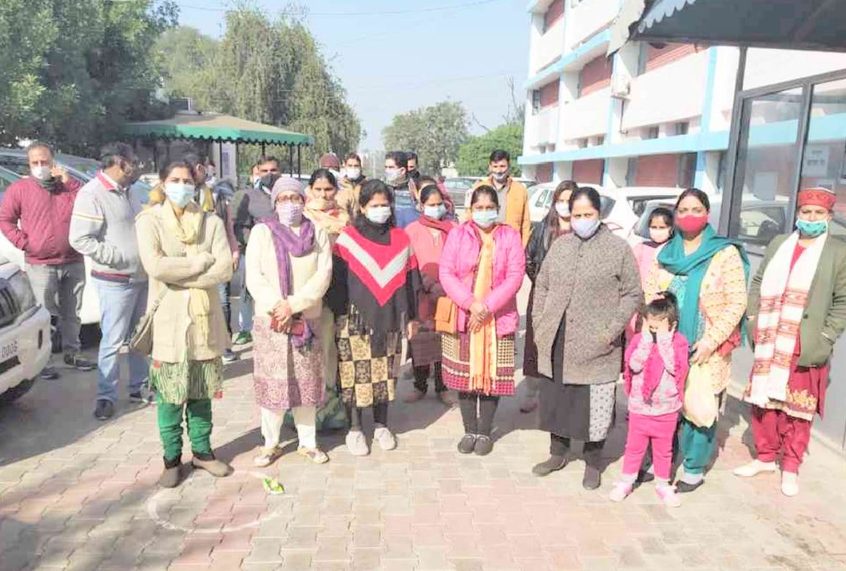 Himachal: Two BBN schools dropped 195 children from online group for not paying full fees