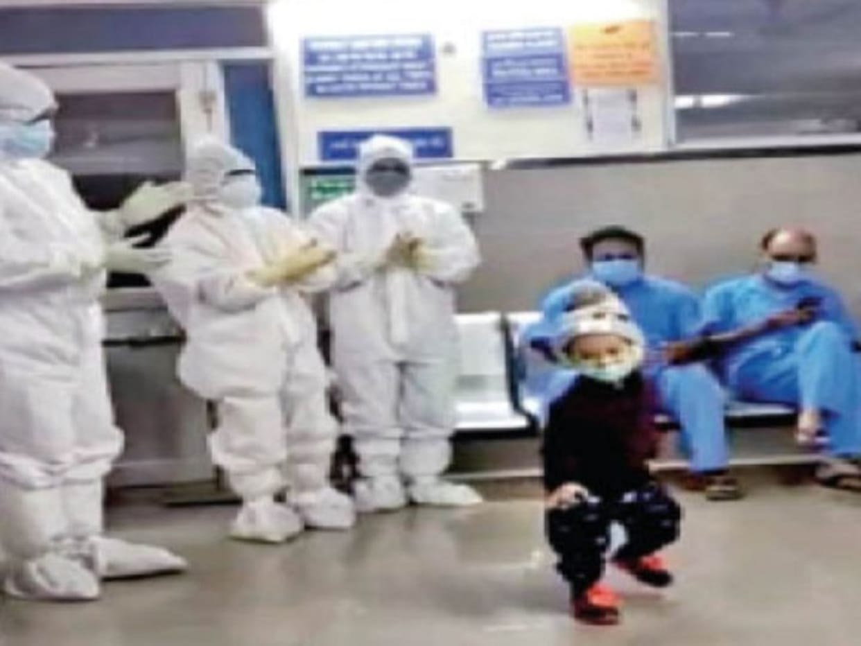 Bhopal news today, Bhopal news in hindi, Bhopal samachar Madhya Pradesh Bhopal Hoshangabad road noble hospital covid ward 2 years old mihir daga video viral