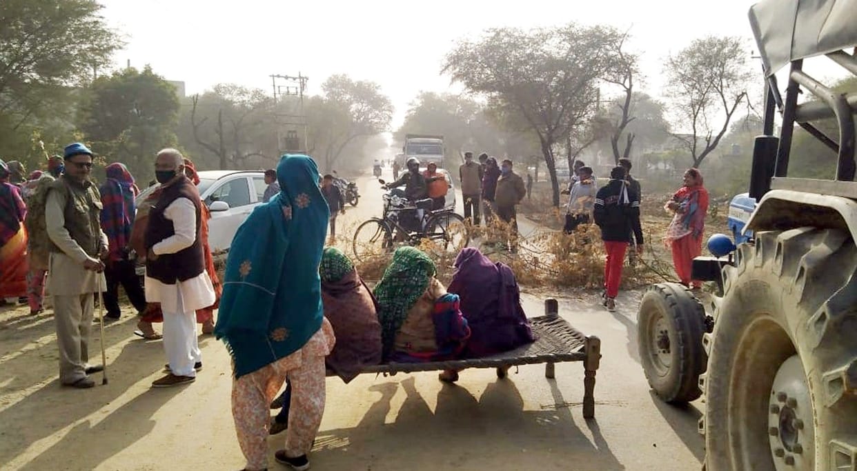 water crisis, woman, road jam, protest