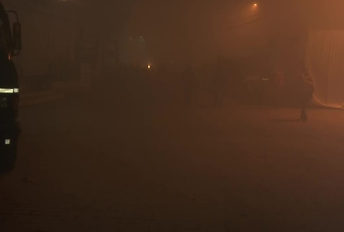 weather update fog engulfs many states of north India mercury dipping troubling people