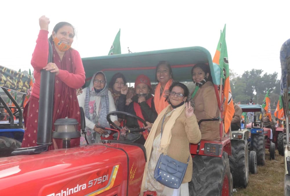 Haridwar Latest News: BJP MLA Riding on tractor with farmers in support of Farm Act 2020 Photos