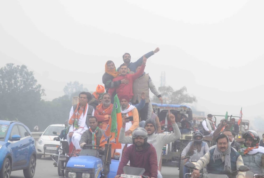 Haridwar Latest News: BJP MLA Riding on tractor with farmers in support of Farm Act 2020 Photos