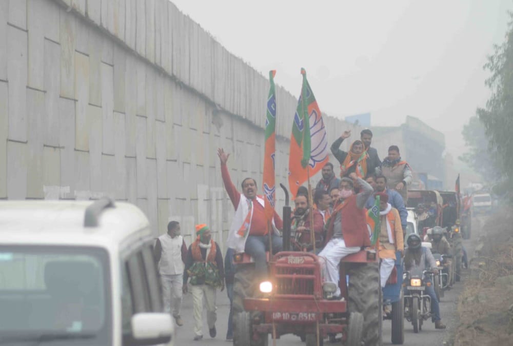 Haridwar Latest News: BJP MLA Riding on tractor with farmers in support of Farm Act 2020 Photos