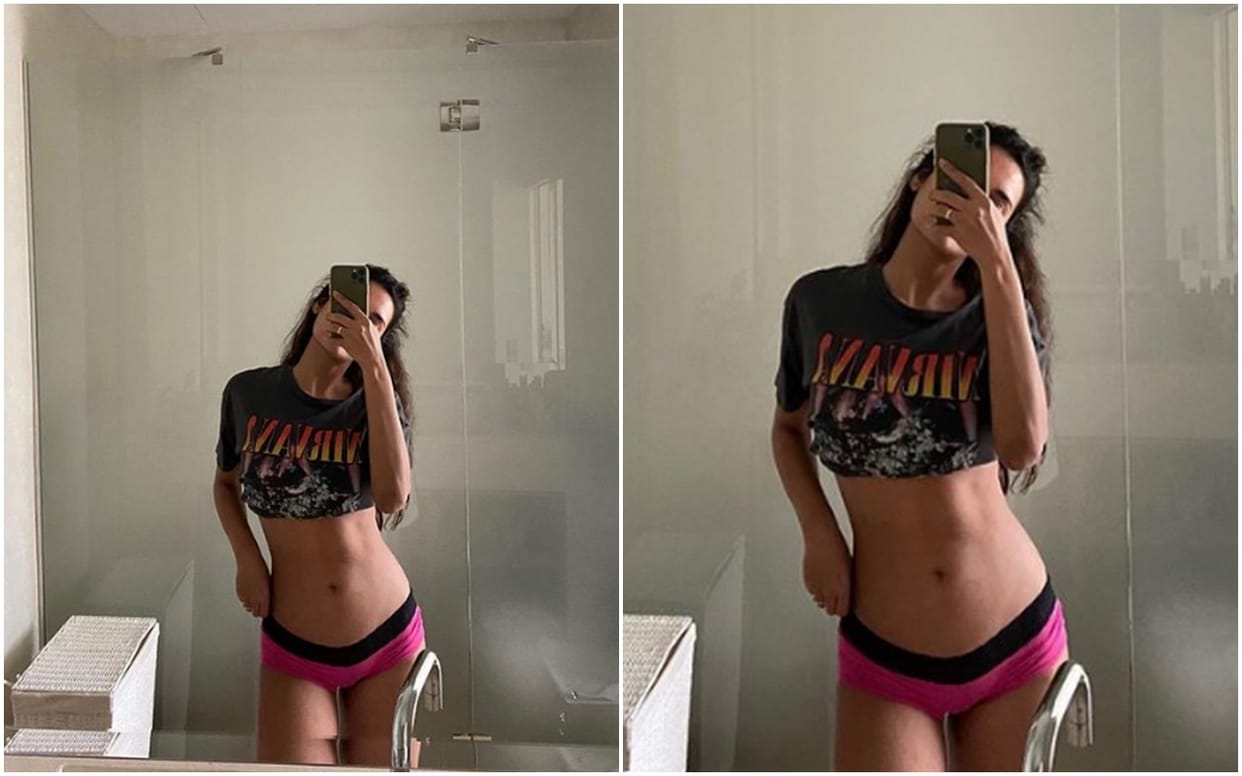 Esha Gupta looks very Stunning and Bold in her Latest Bathroom Selfie