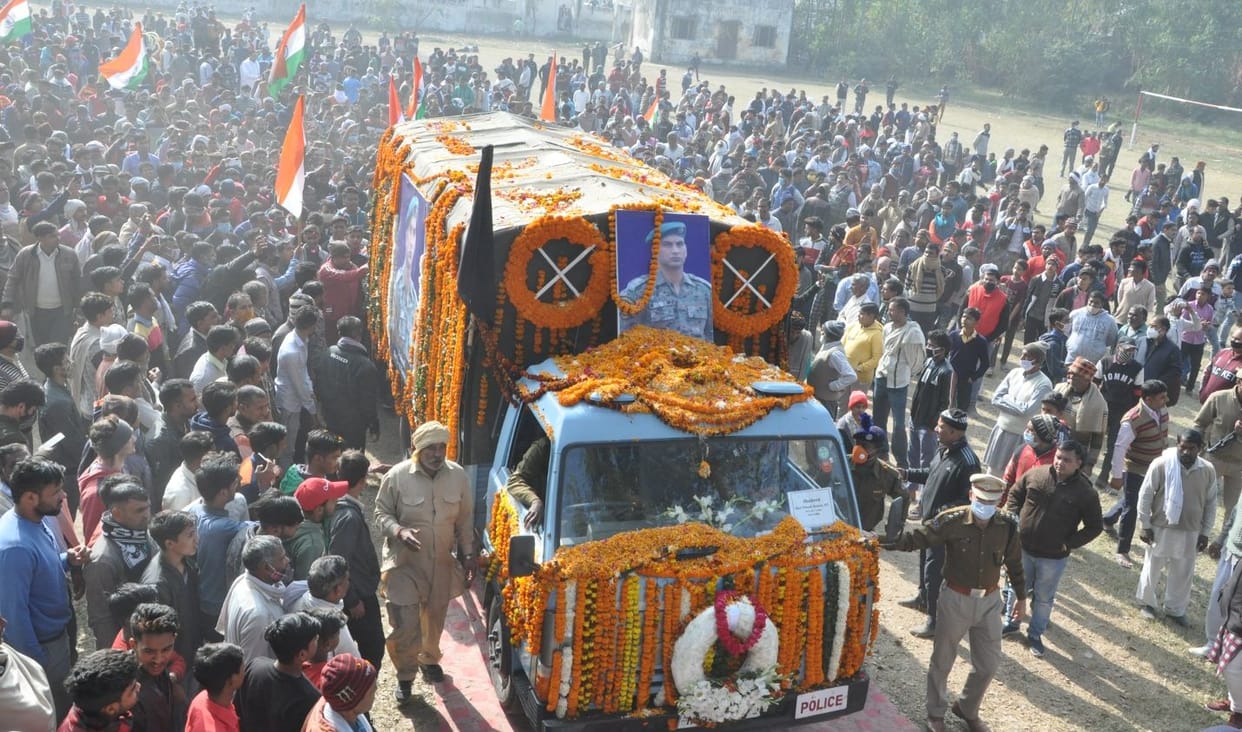 Announcement to give one crore from CRPF to the families of the martyr