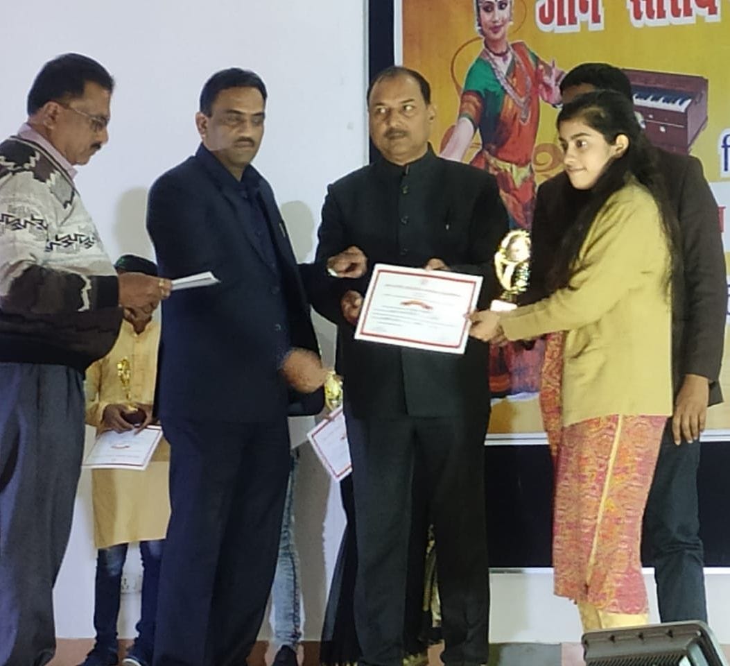 astha won lucknow music comptition