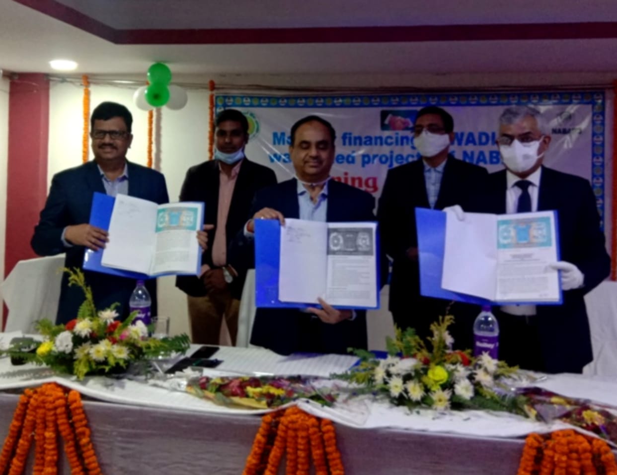Agreements between NABARD and Aryavart Bank to improve living standards in 350 villages through horticulture