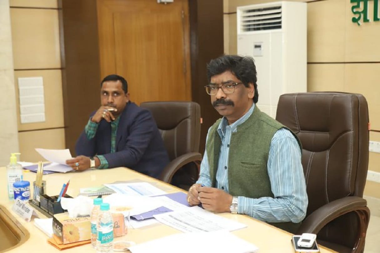 Jharkhand Cabinet Health Minister Banna Gupta targeted BJP said trying to throw dust in people eyes