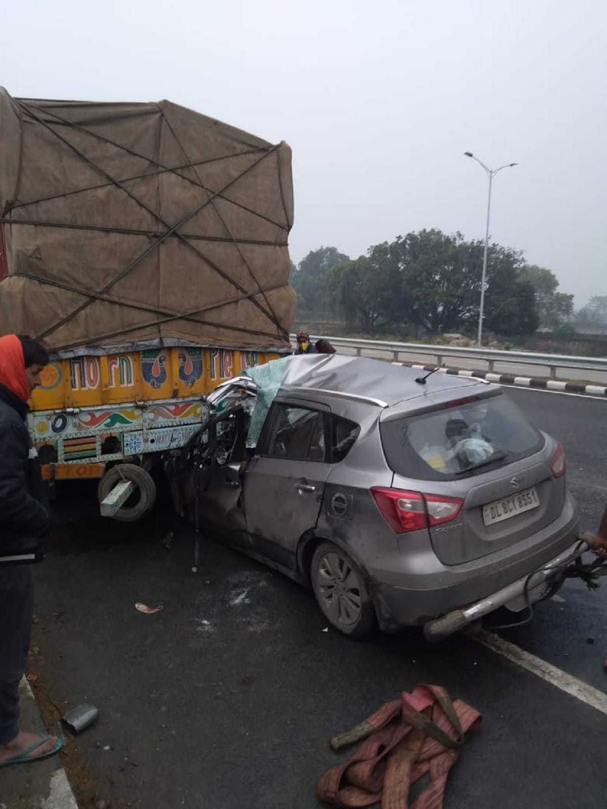 Car collides in truck on Varanasi-Prayagraj highway Delhi resident mother-daughter dead three injured in bhadohi