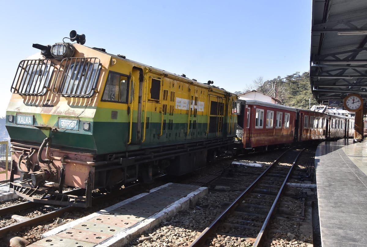 vistadome train arrived in shimla on kalka shimla heritage rail track