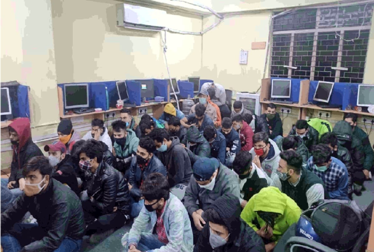 Fake call center busted in moti nagar of delhi