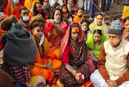 Haridwar Latest News: kinnar akhara mahamandaleshwar laxmi narayan tripathi Doing ganga puja in harki pauri