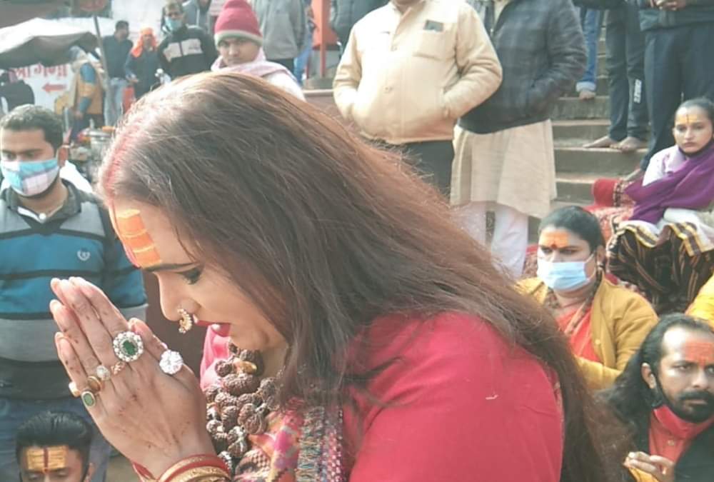 Haridwar Latest News: kinnar akhara mahamandaleshwar laxmi narayan tripathi Doing ganga puja in harki pauri