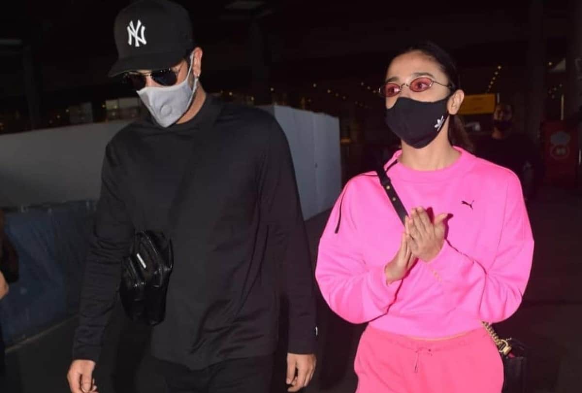 alia bhatt latest airport look in all about pink handbag price cannot afford easily
