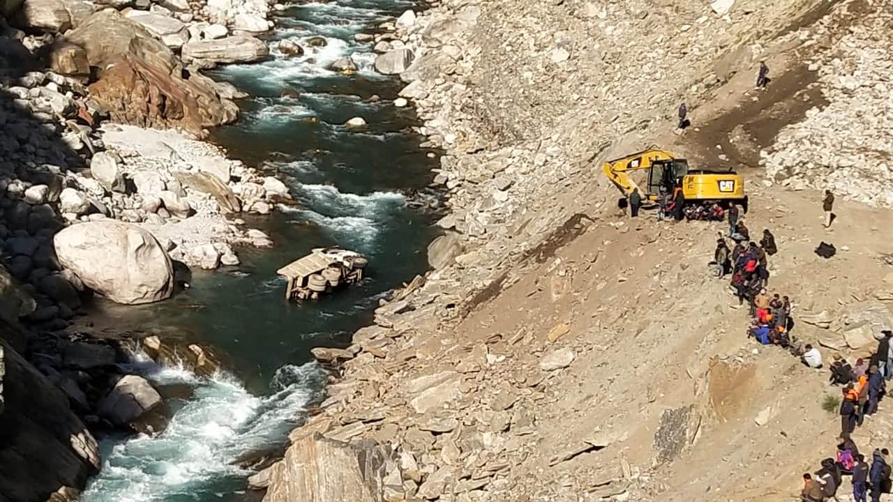 Highway Road Accident News: truck fell into alaknanda river, two missing, ground zero photos