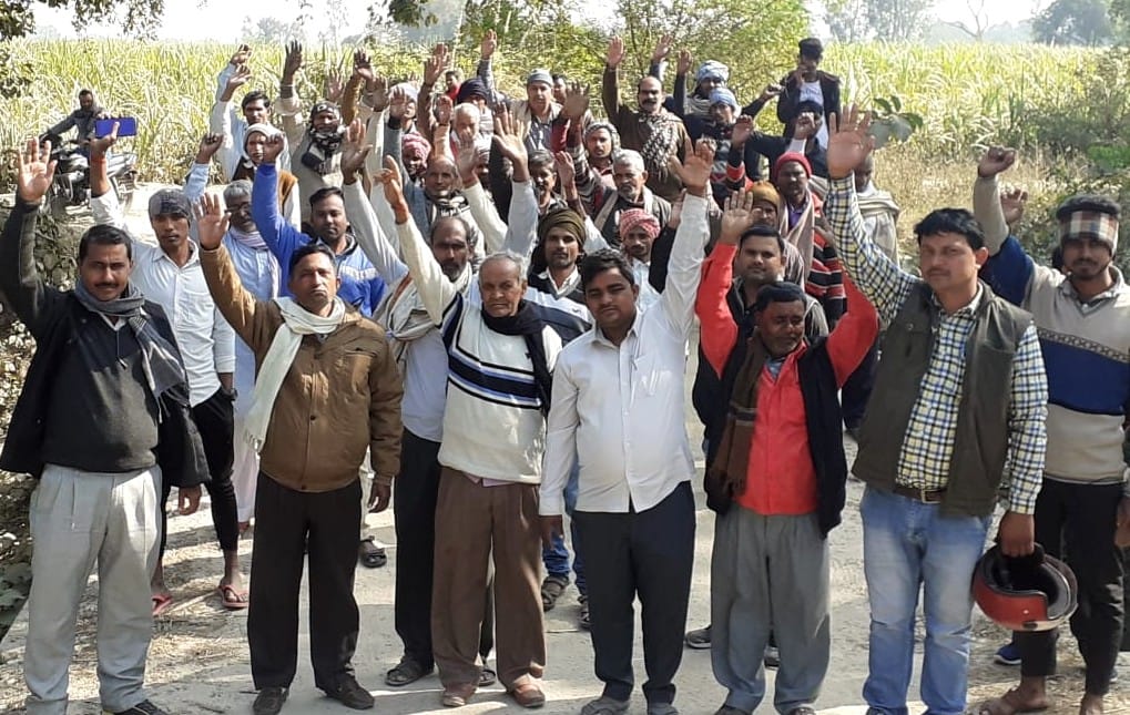 Sugarcane farmers protested against broken canal bridge