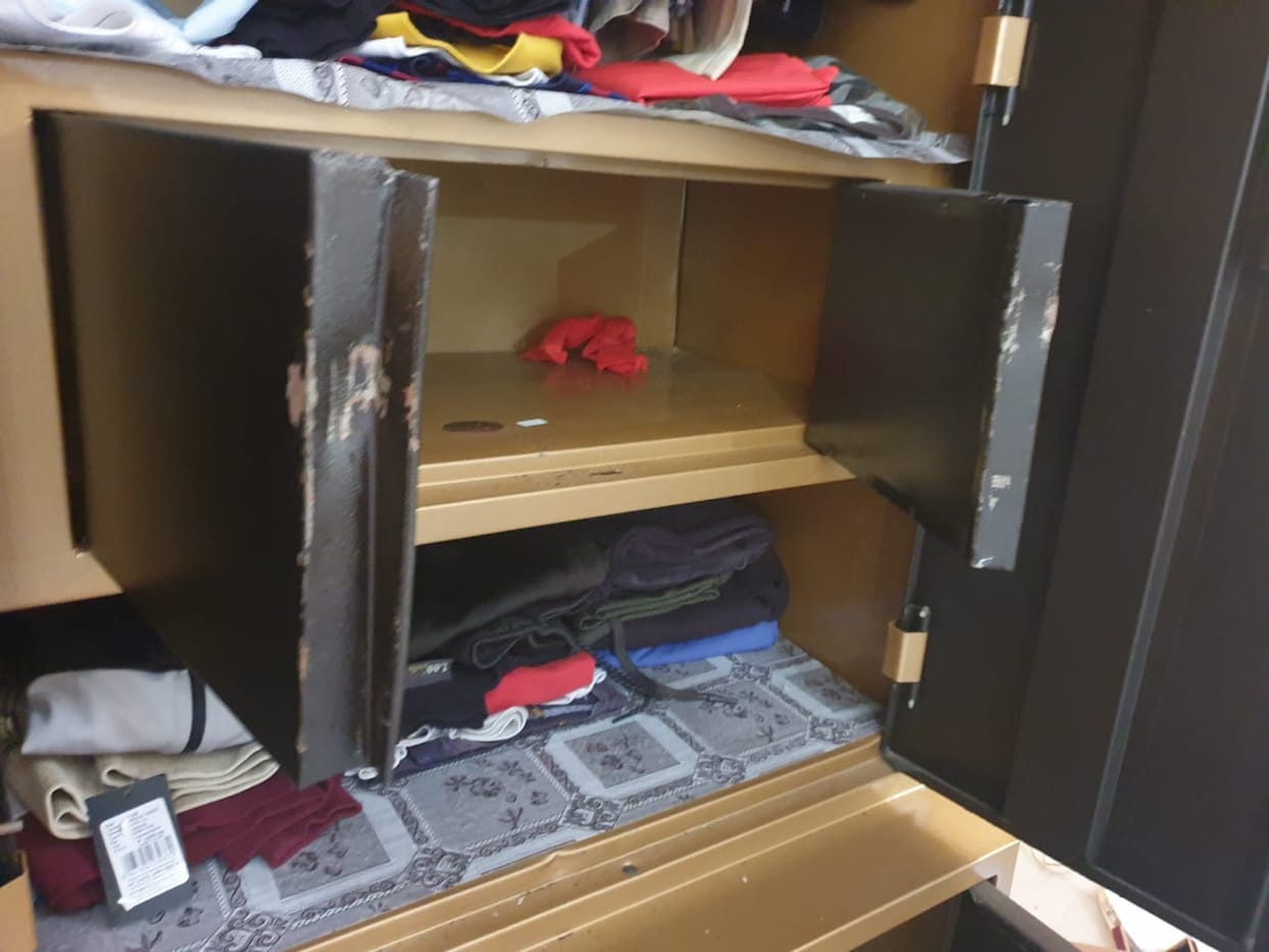 NRI's house thieves cleaned hands