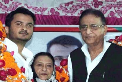 बेटे और पत्नी के साथ आजम खां