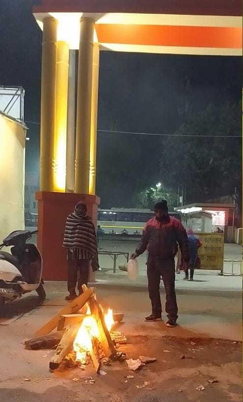 The fire burns till the photo is taken, the raw wood smokes overnight