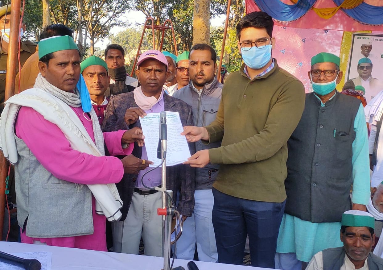Strike of farmers ended after SDM's assurance