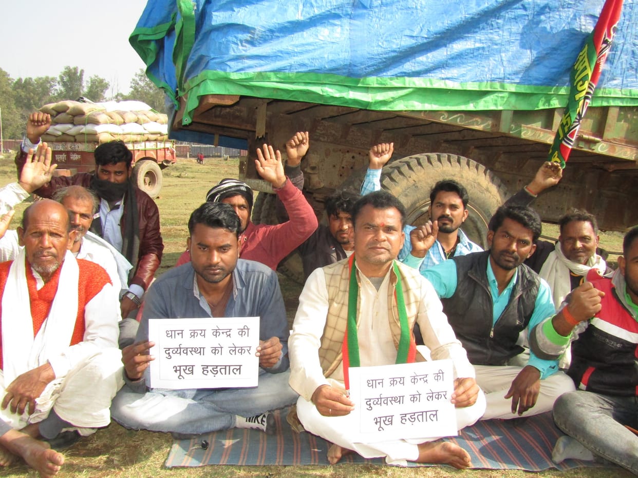 SP workers protest at FCI godown