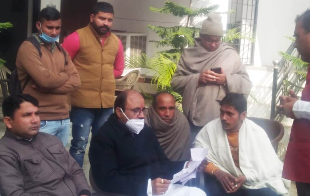 MP talks to farmers on agricultural bills