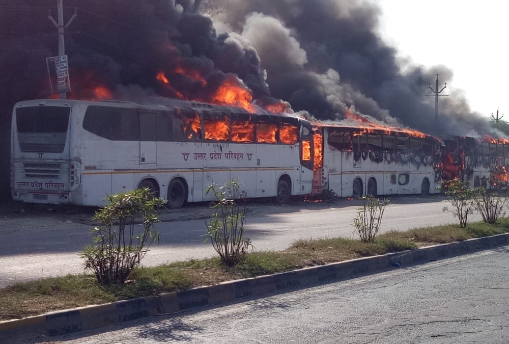 luxury buses catches fire in Lucknow.