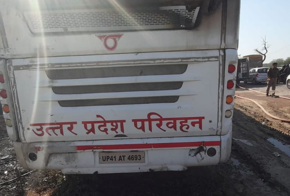 luxury buses catches fire in Lucknow.