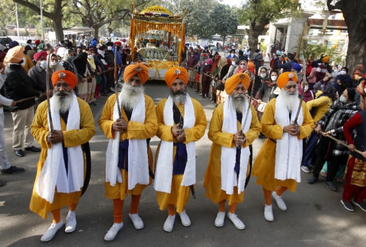 Chandigarh News In Hindi: Nagar Kirtan In Chandigarh