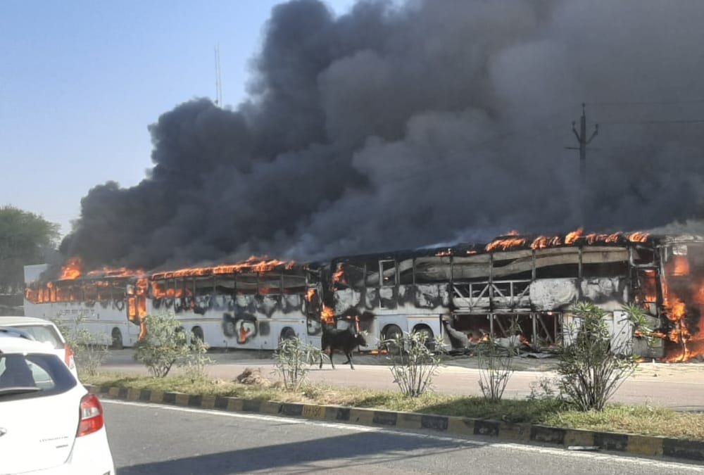 luxury buses catches fire in Lucknow.