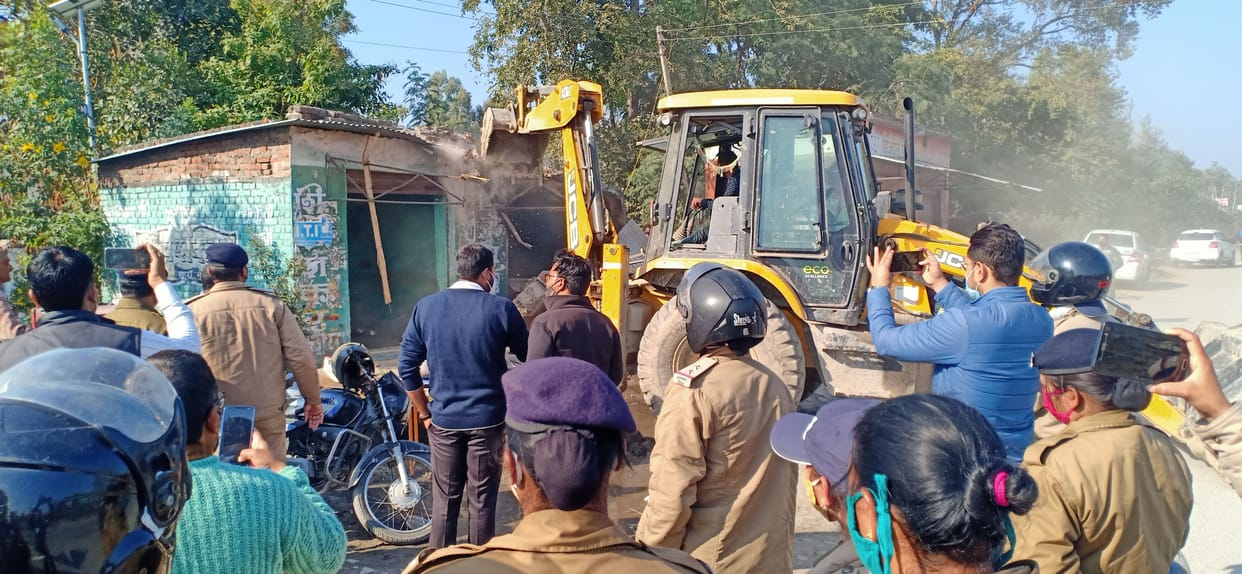 Land widened for widening of National Highway in Halduchod, more than 24 shops smashed