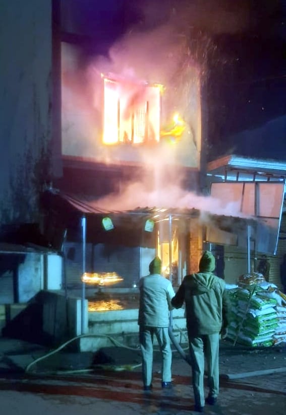 Lakhs worth of goods burnt in the shop