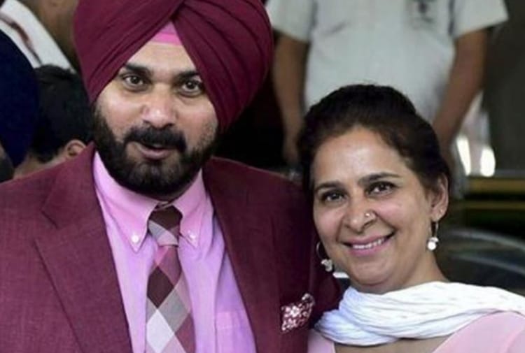 Private insurance companies are robbing farmers Says Navjot Singh Sidhu