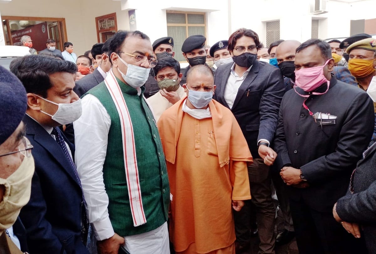 Public representative said to CM Yogi - Officers do not listen to us