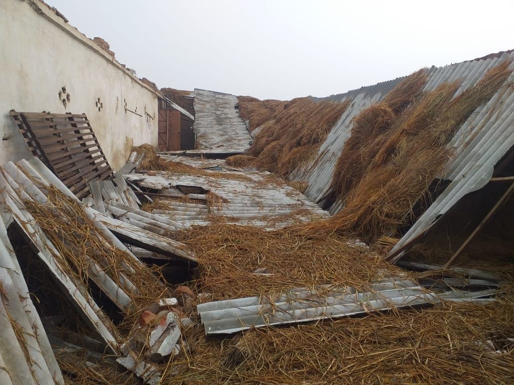 The watchman died after falling from thatch in the rain