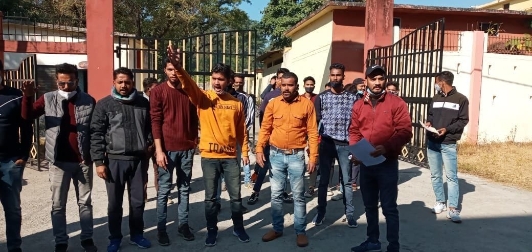 Demand for correction of error of mark tables, students shouted slogans in board office