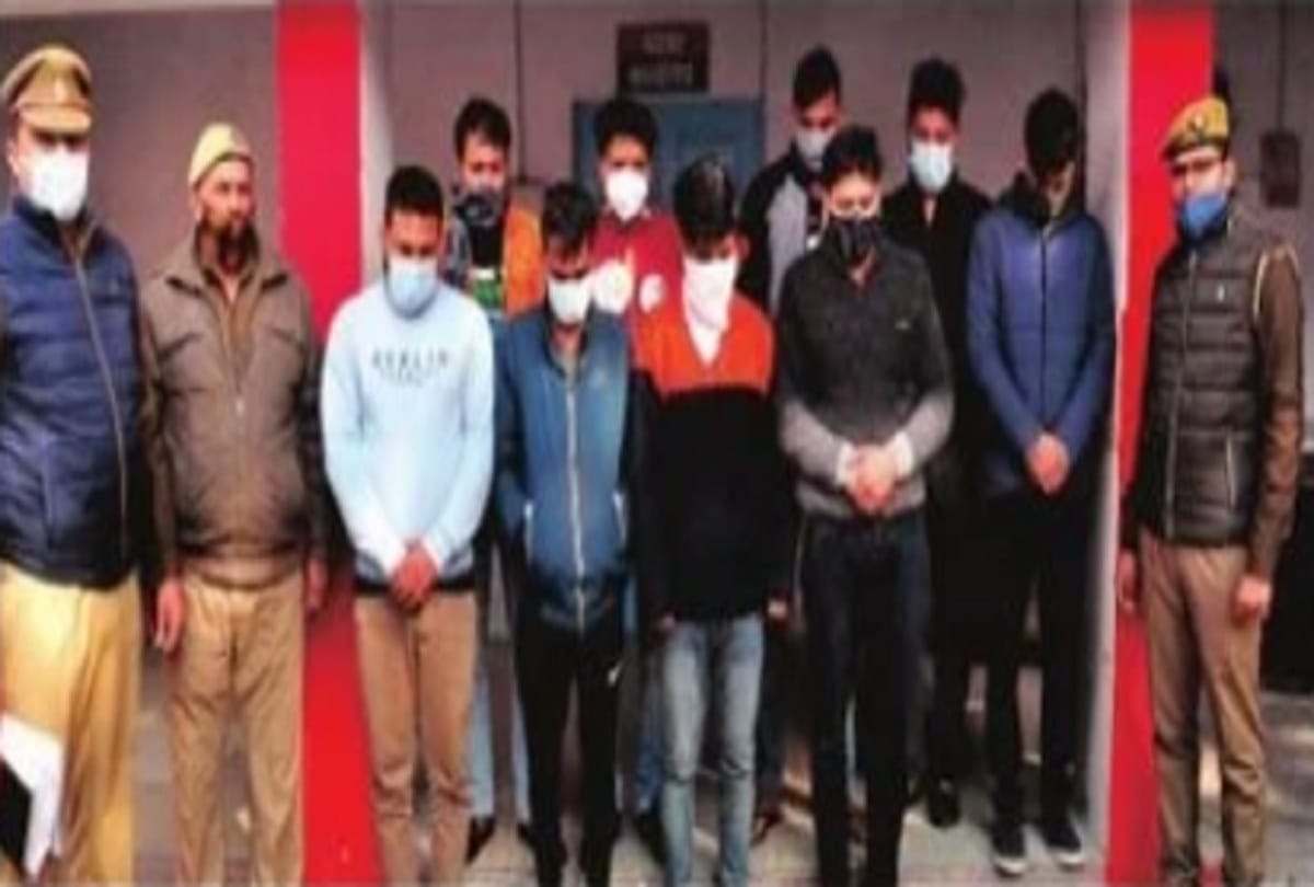 Crores cheated of hundreds of people by fake call centre in ghaziabad 9 arrested