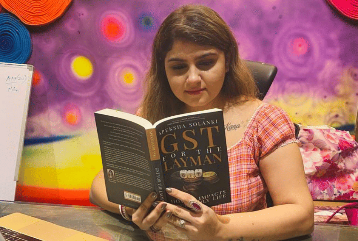 khichdi actress Richa Bhadra suggest Apeksha Solanki book gst for the layman for tax saving