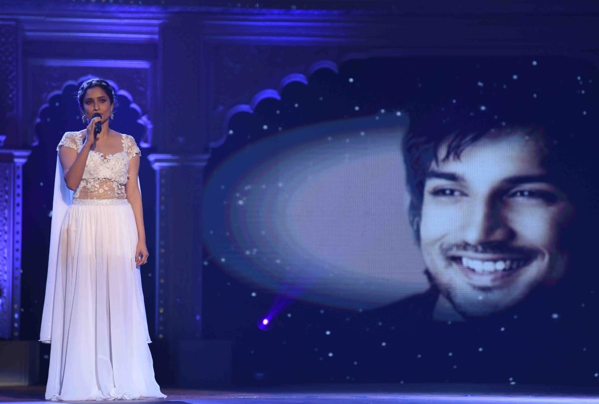 ankita lokhande remembering sushant singh Rajput in an award function