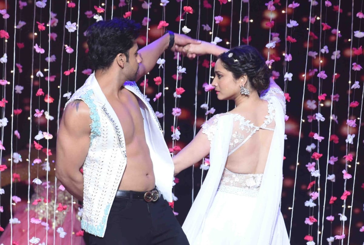 ankita lokhande remembering sushant singh Rajput in an award function