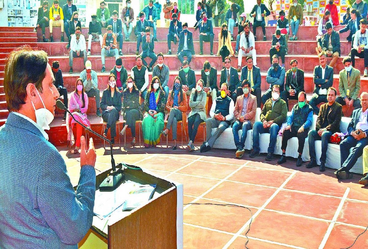 Amar Ujala Entrepreneurship Fair 2020 Held At Uttam Institute Agra