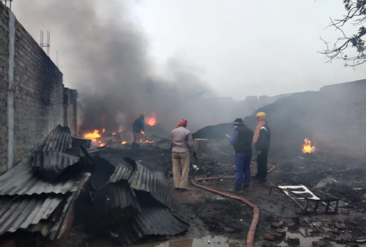 Lucknow Plastic Warehouse Fire: Fierce fire in the plastic warehouse of Chinhat lucknow