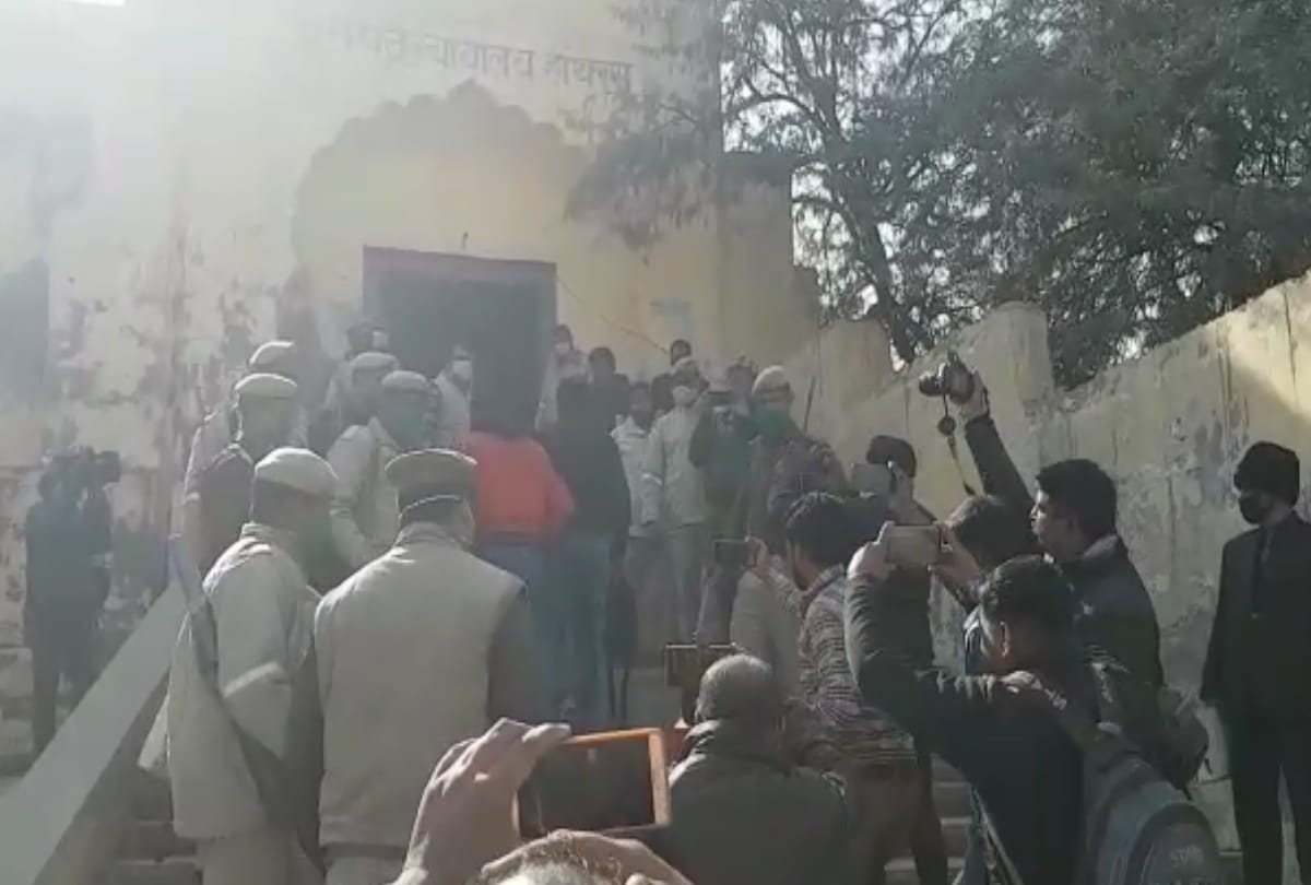 Hathras Rape Case News: CBI file chargesheet in case at hathras district court all update