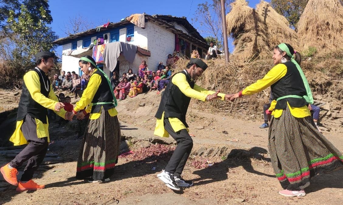 In Kumaoni dialect, people were informed about rescue from Corona